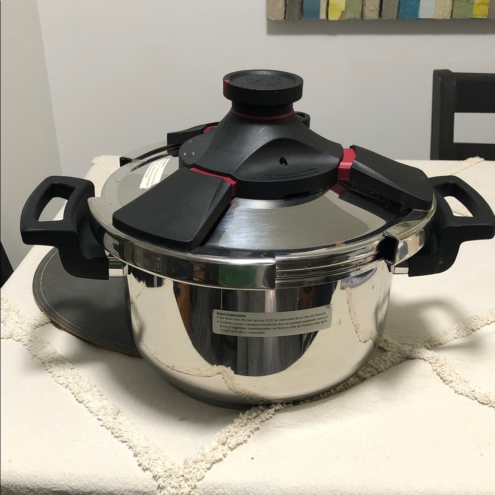 Royal Prestige pressure cooker 
Used just once, in perfect condition
